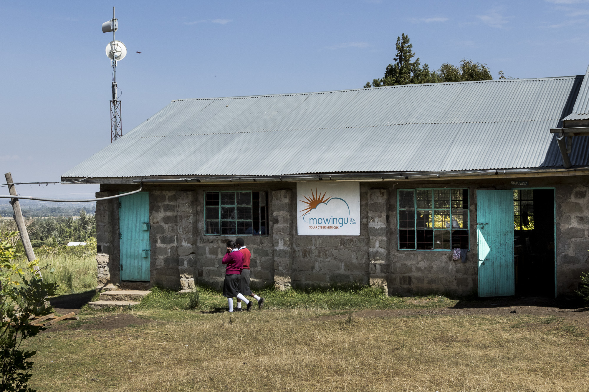 In Nanyuki, Kenya, Microsoft partners with Mawingu Networks to repurpose TV white spaces and bring entire communities online for the first time with reliable, affordable Internet access. 