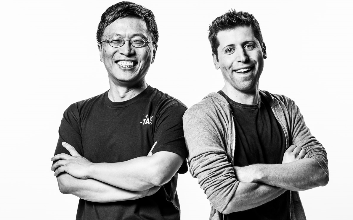 Photo of Harry Shum and Sam Altman standing side-by-side, arms folded and grinning. Photo by Brian Smale.