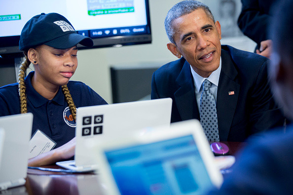 President Obama participates in a computer science class