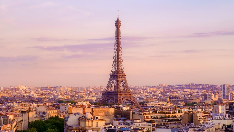 The Eiffel tower on the Paris skyline