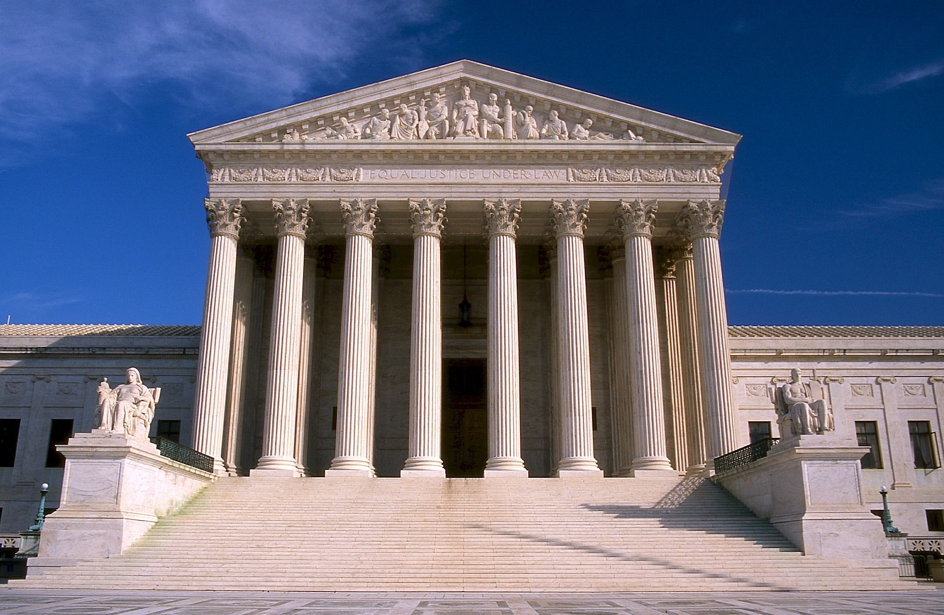 Photo of the U.S. Supreme Court building