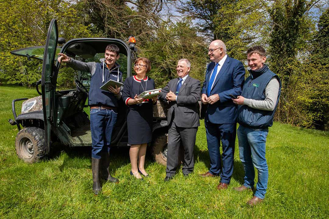 Teagasc and Microsoft announce Airband pilot initiative to address rural connectivity challenges. From left: Killian Faulkner, Teagasc student; Cathriona Hallahan, Managing Director of Microsoft Ireland; Gerry Boyle, Director of Teagasc; Phil Hogan, European Commissioner for Agriculture and Rural Development; and Noel Prunty,Teagasc student. Ballyhaise Agricultural College, Cavan. Naoise Culhane Photography